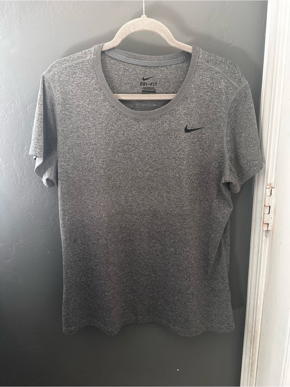 Nike Dri-FIT Gray Heathered Short Sleeve Training Tee - Size XL